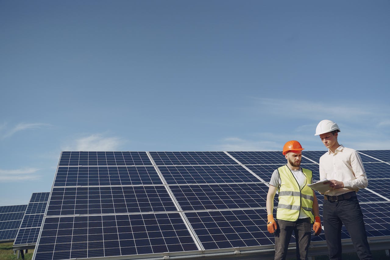 Solenergi og Byggeri: Vejen til en Bæredygtig og Økonomisk Fremtid